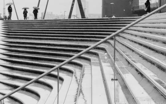 Hamburg - Treppe am Vorsetzen im Regen